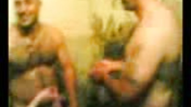 XXX بدون ثبت نام سبزه در شورت های صورتی دانلود فيلم سكس ايراني در حمام می شود