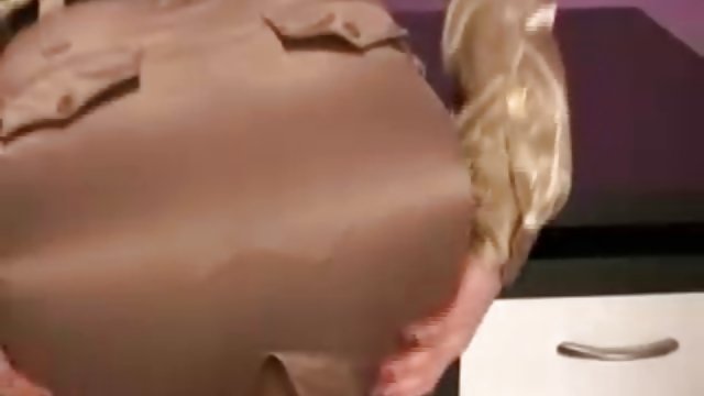 XXX بدون ثبت نام آلمانی، شهوت انگیز کلیپ فیلم سکسی استراتژی در دوربین است