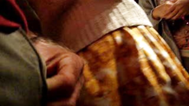 XXX بدون ثبت نام بیدمشک شلخته انحنا می خورد دوست دختر خود داستانهای سکس سکس را بر روی نیمکت